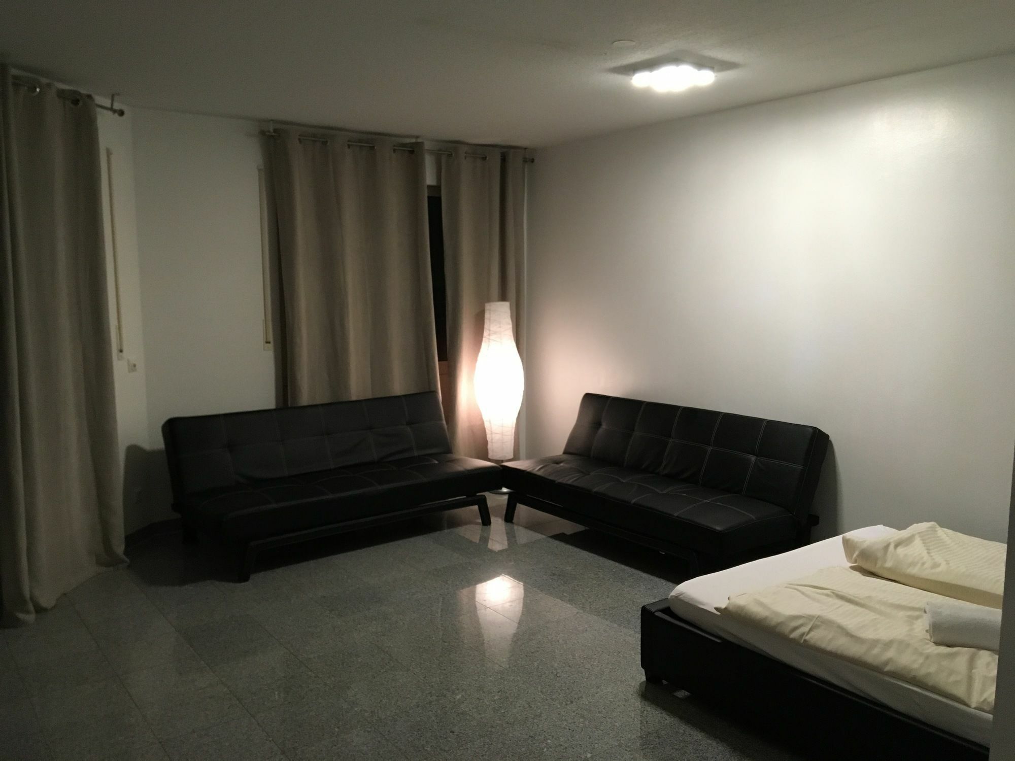 Apartamento Kn Kahtan Boarding House Múnich Exterior foto