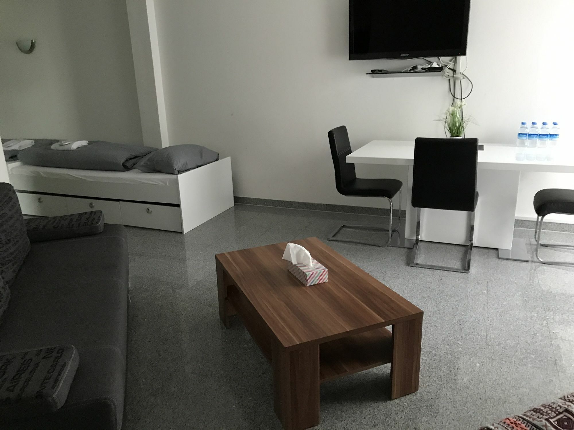 Apartamento Kn Kahtan Boarding House Múnich Exterior foto